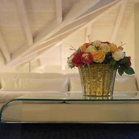 Villa Angela - Italian Homing เดเซนซาโนเดลการ์ดา ภายนอก รูปภาพ
